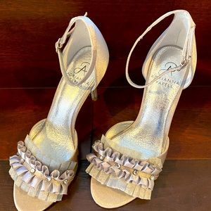 Adrianna Papell Alcott chifon silver heels 👠